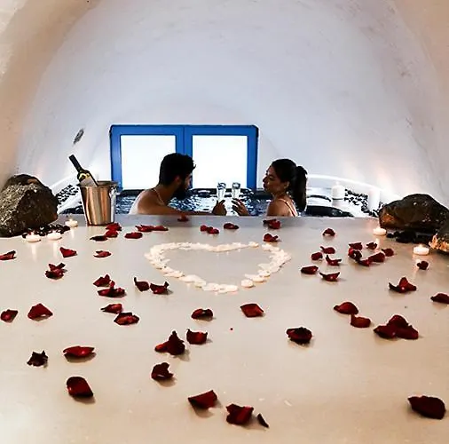 Rafael' S Mediteranian Cave פירוסטפני