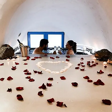 Rafael' S Mediteranian Cave Firostefani